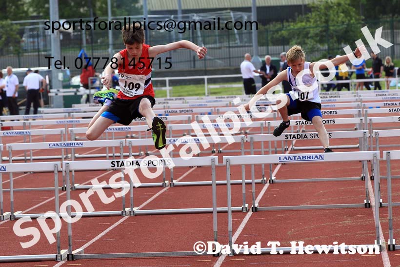 Men and Boys hurdles, 2022 North Eastern Track and Field Champs., Middlesbrough. David T. Hewitson/Sports for All Pics